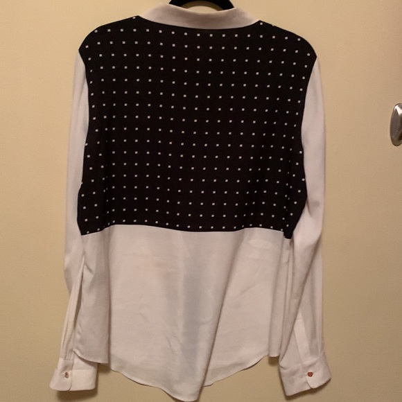 Ivanka Trump sizeL polyest silk black and white yoke long sleeves gold buttons - Picture 4 of 4